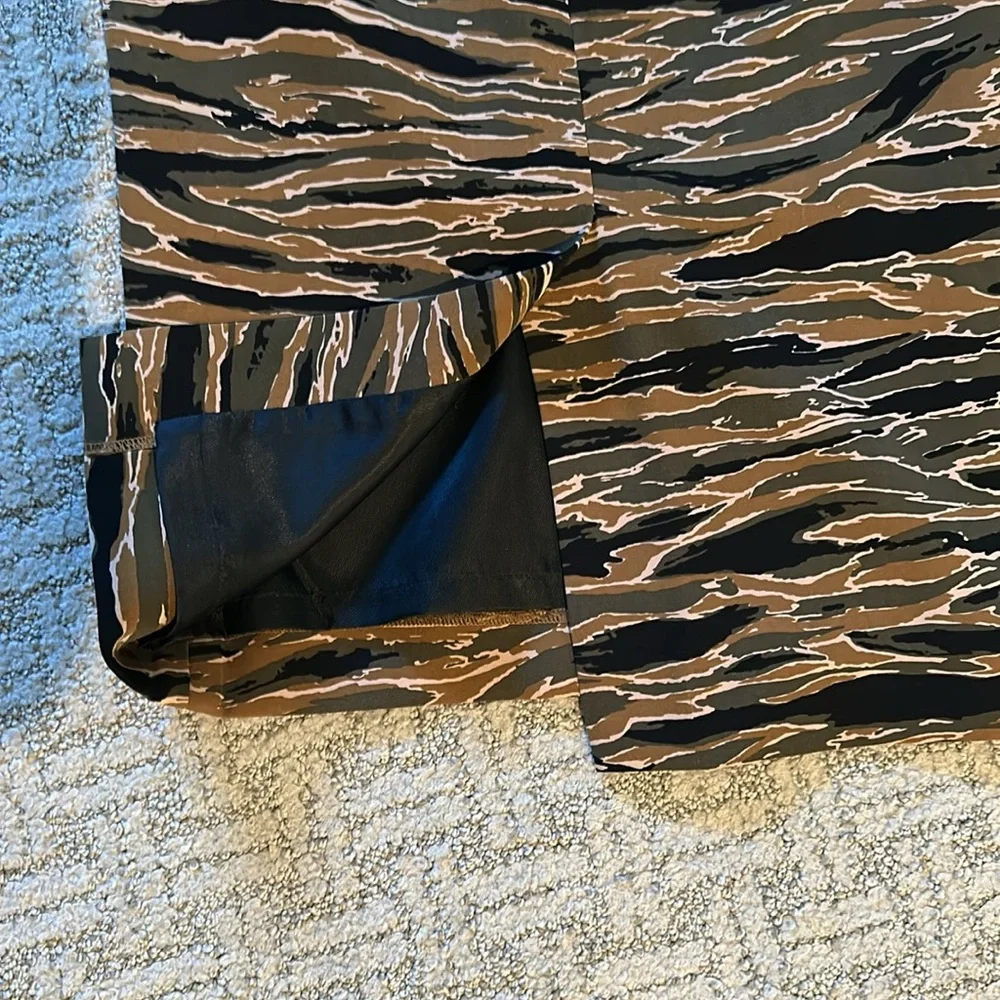 Carine Roitfeld Paris for Uniqlo pencil skirt in army green size 2 - Picture 4 of 12